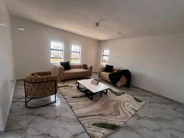 3 Bedroom Flat & Apartment