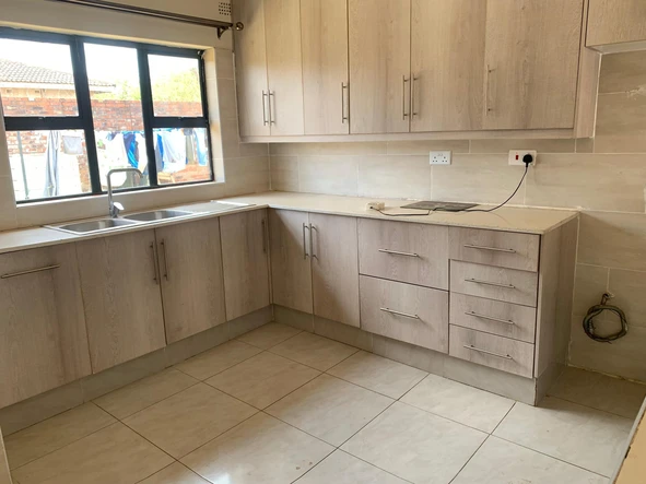 3 Bedroom Flat & Apartment