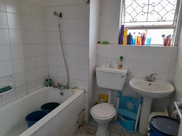 2 Bedroom Flat & Apartment