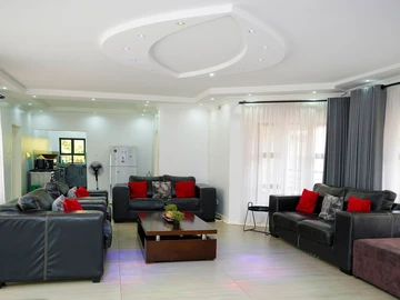 6 Bedroom House