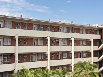 2 Bedroom Flat & Apartment