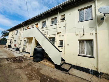 2 Bedroom Flat & Apartment
