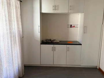 4 Bedroom Flat & Apartment