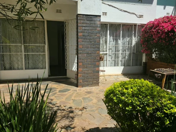 2 Bedroom Flat & Apartment