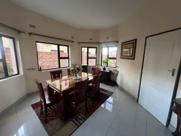 3 Bedroom Flat & Apartment