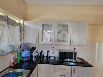 2 Bedroom Flat & Apartment