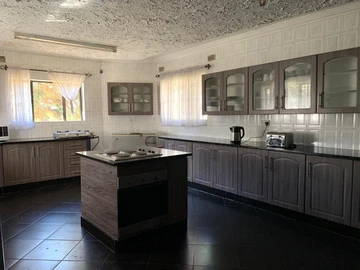 6 Bedroom House