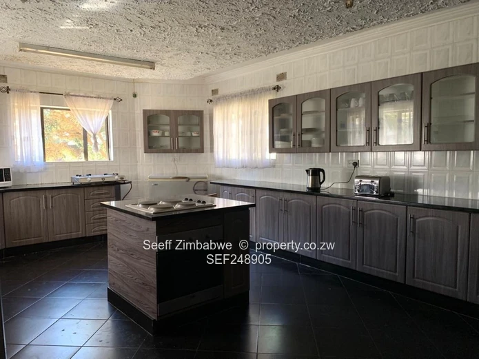 Spacious 6-Bed Glen Lorne Home on 3942m² with Borehole (Sole Mandate)