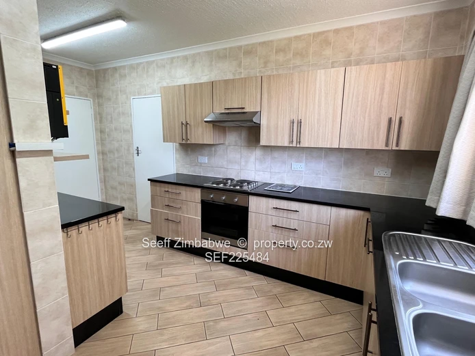 Luxury Living in the Heart of Harare: Fully Furnished Mid-Tower Apartment for Rent!