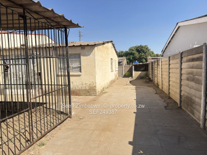 Core house in Zengeza 3 