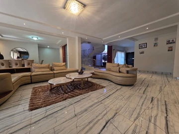 5 Bedroom House