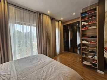 3 Bedroom Flat & Apartment