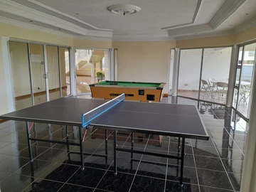 6 Bedroom House