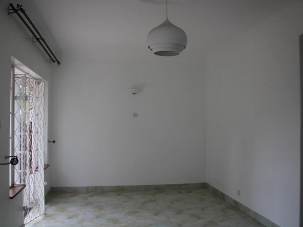 2 Bedroom Flat & Apartment