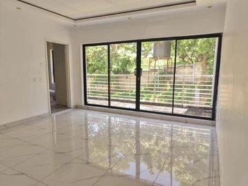 6 Bedroom Flat & Apartment