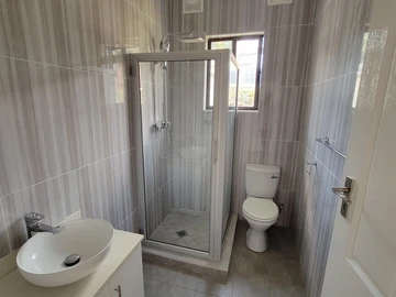 4 Bedroom Flat & Apartment