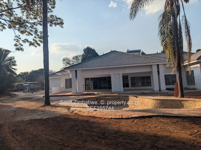 Spacious 5-Bedroom Executive Property with 3-Bedroom Cottage