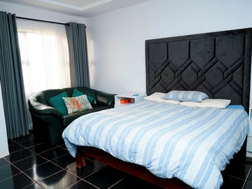 6 Bedroom House