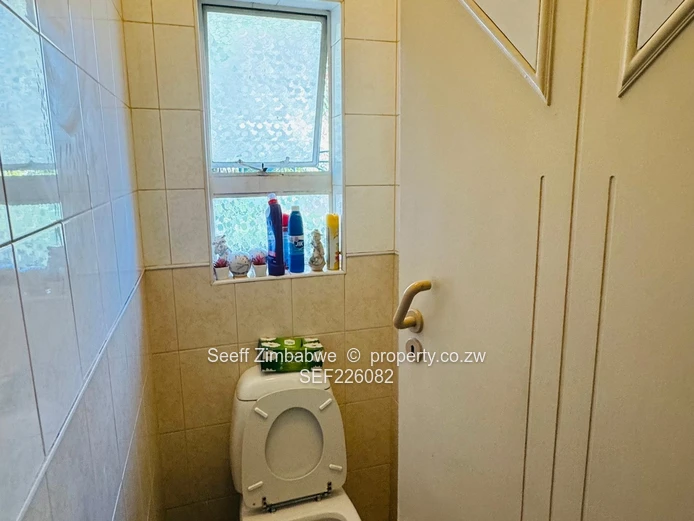 Stylish 2 Bedroom Garden Apartment in Prime Kensington (Sole Mandate)