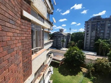 2 Bedroom Flat & Apartment
