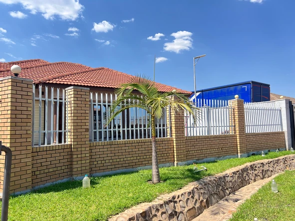 Modern House in Maranatha