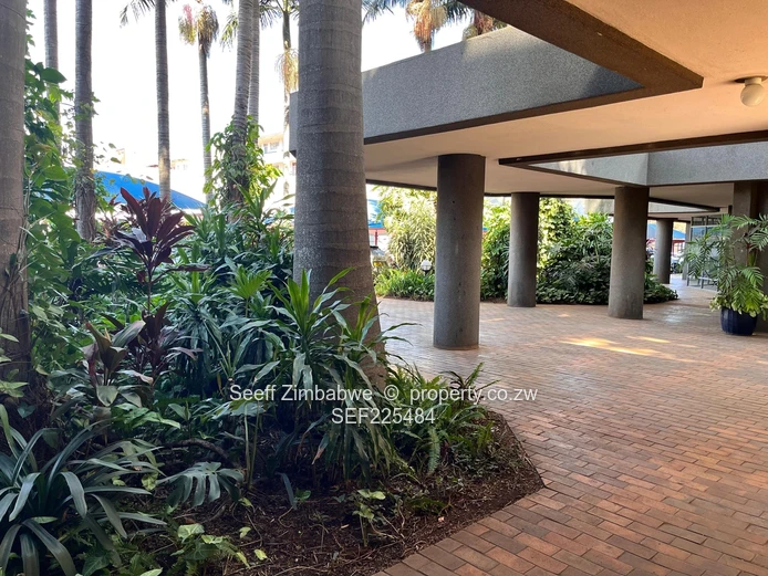 Luxury Living in the Heart of Harare: Fully Furnished Mid-Tower Apartment for Rent!