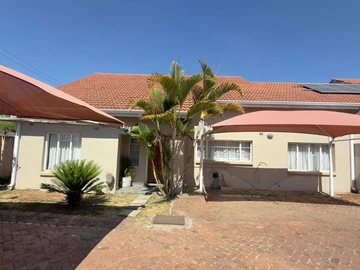4 Bedroom Flat & Apartment