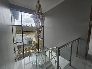 4 Bedroom Flat & Apartment