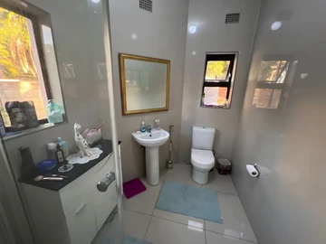 3 Bedroom Flat & Apartment