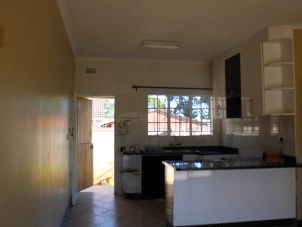 2 Bedroom Flat & Apartment