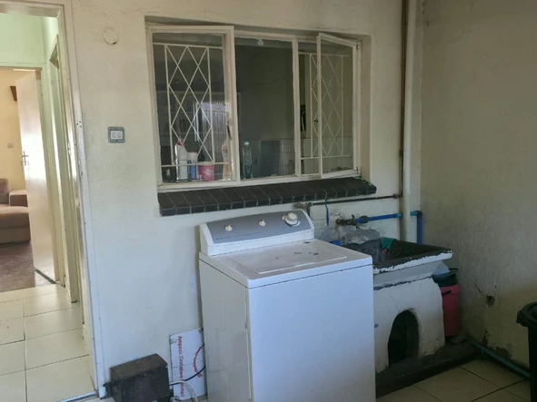 2 Bedroom Flat & Apartment