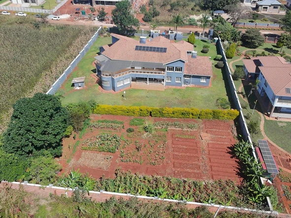 6 Bedroom House
