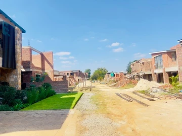 4 Bedroom Flat & Apartment