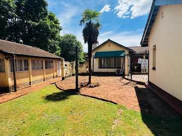 Spacious 3-Bedroom Family Home in Greendale