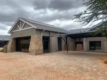4 Bedroom Flat & Apartment