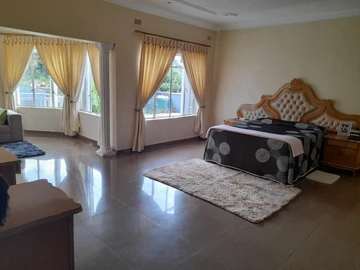 6 Bedroom House
