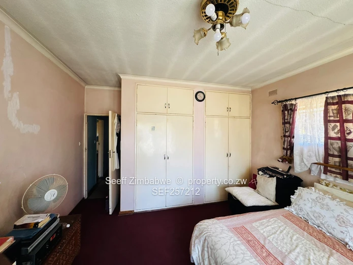 Solid 3-Bedroom Home on 5,423 sqm in Chadcombe (Sole Mandate)
