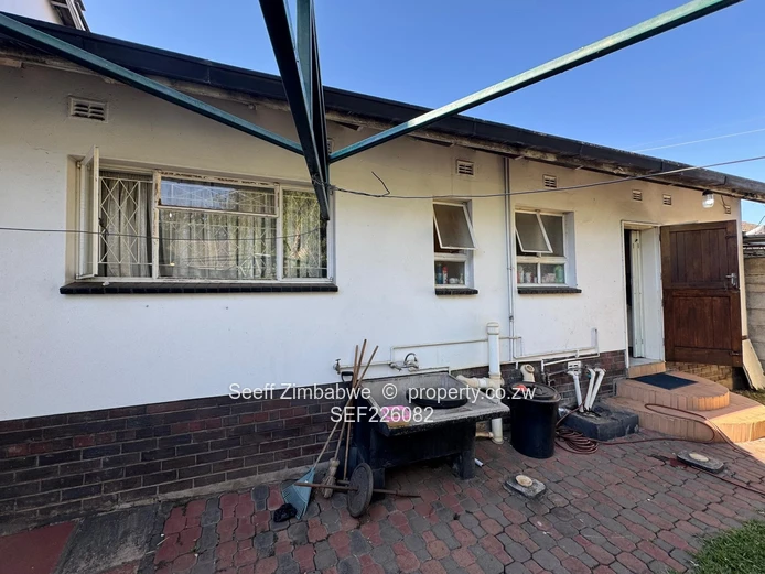 Stylish 2 Bedroom Garden Apartment in Prime Kensington (Sole Mandate)