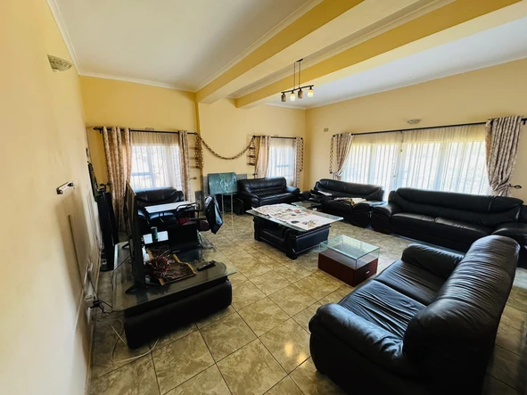 6 Bedroom House