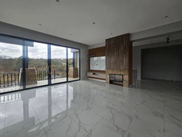 4 Bedroom Flat & Apartment
