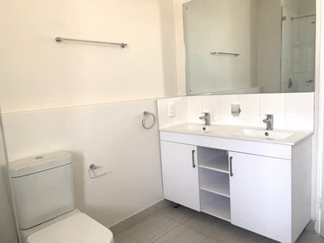 2 Bedroom Flat & Apartment