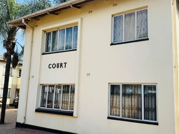 2 Bedroom Flat & Apartment