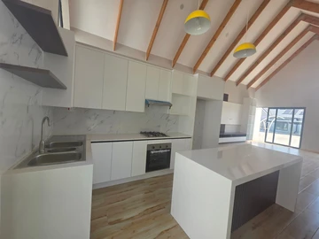 3 Bedroom Flat & Apartment