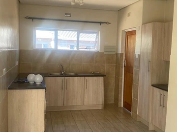 3 Bedroom Flat & Apartment