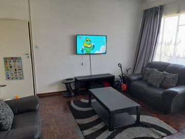 2 Bedroom Flat & Apartment