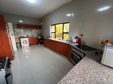 3 Bedroom Flat & Apartment