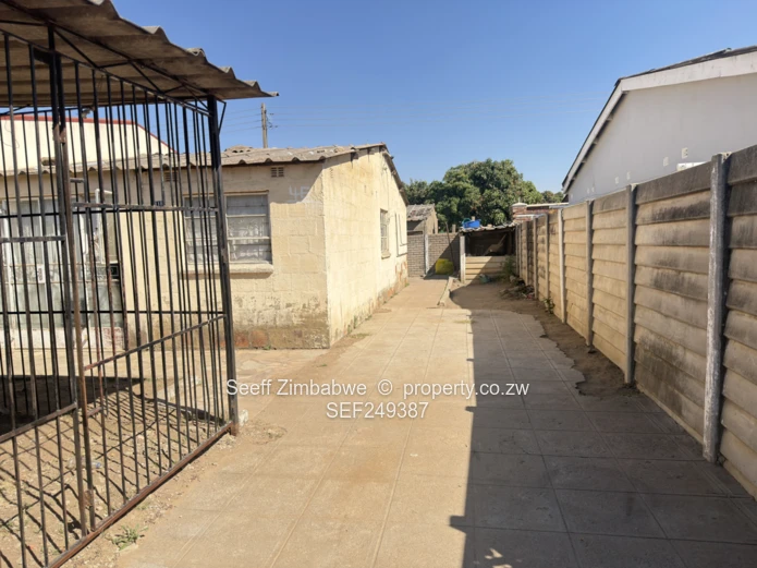 Core house in Zengeza 3 