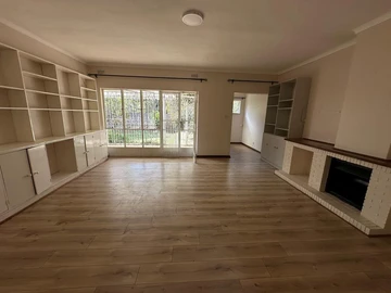2 Bedroom Flat & Apartment