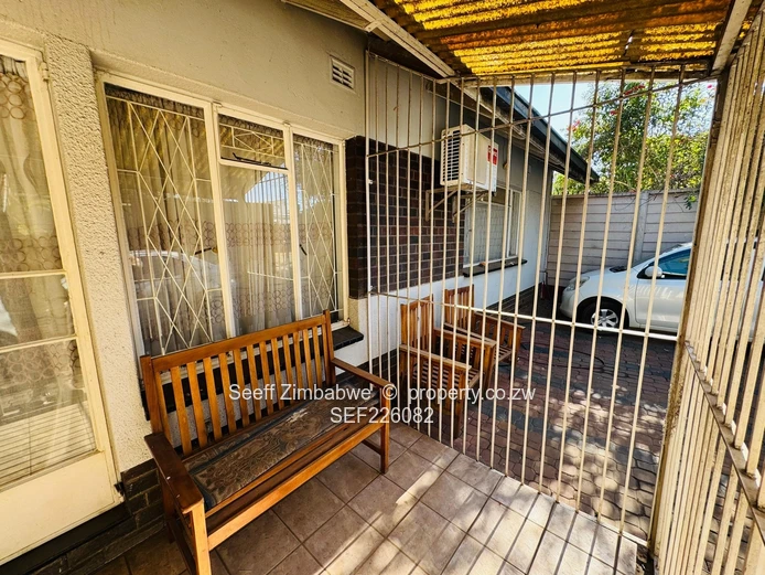 Stylish 2 Bedroom Garden Apartment in Prime Kensington (Sole Mandate)