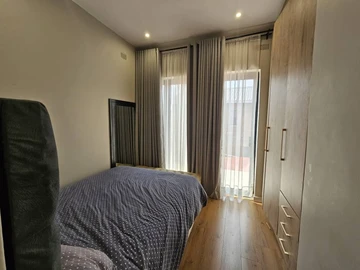 3 Bedroom Flat & Apartment